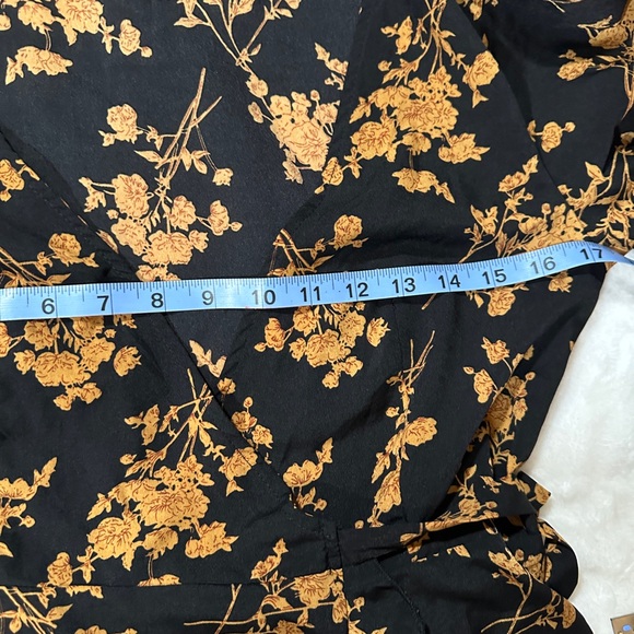 SHEIN wrap dress size medium - Picture 5 of 8